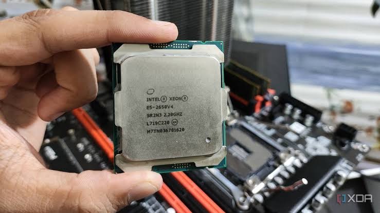 پردازنده Intel Xeon چیست و چرا در سرورها استفاده میشود؟