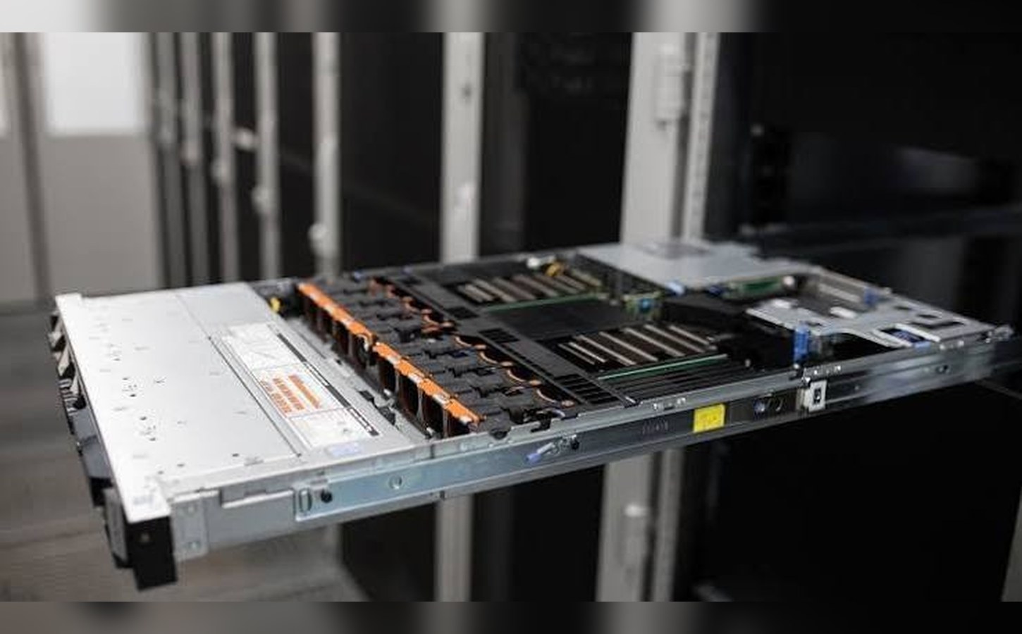 NVMe در سرور چه کاربردی دارد؟